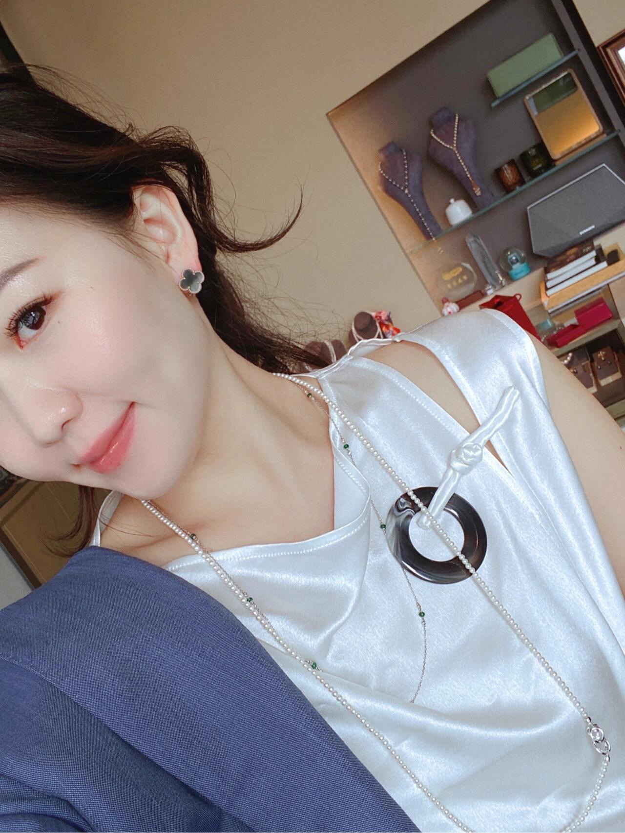 Van Cleef & Arpels earring-44