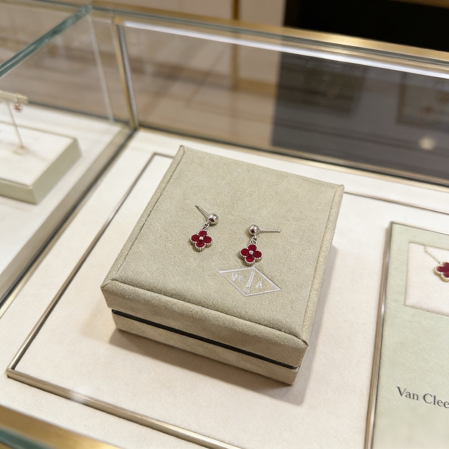 Van Cleef & Arpels earring-99