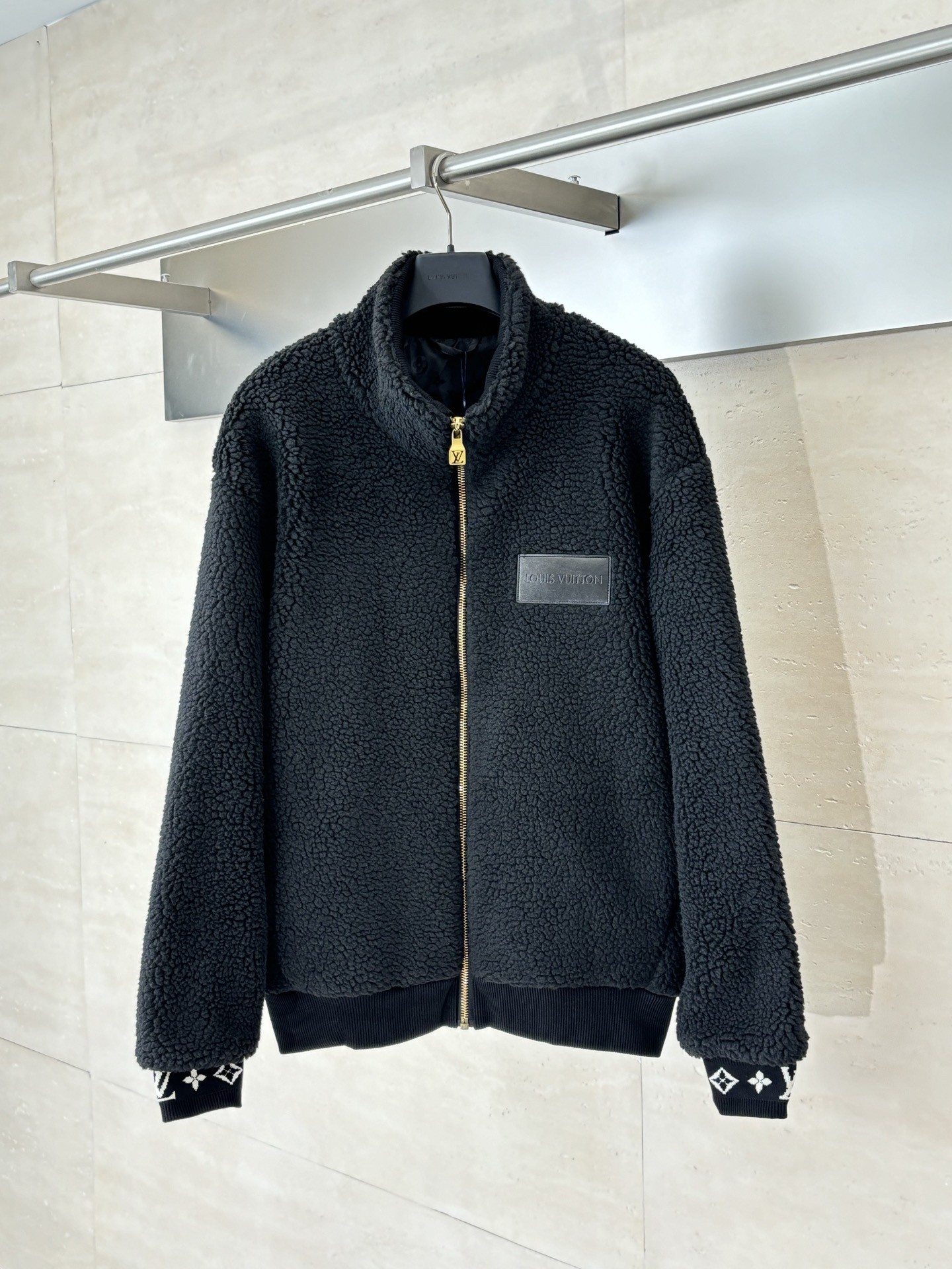 LV Clothing-294