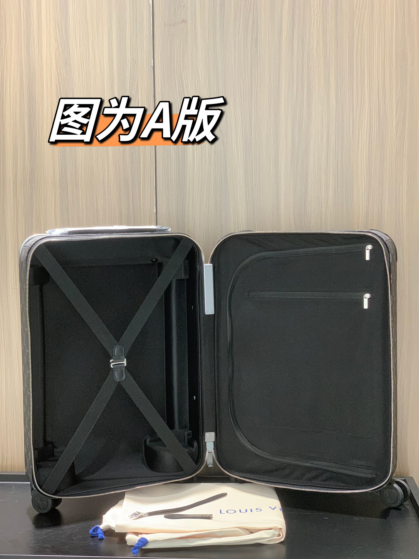LV luggage-21