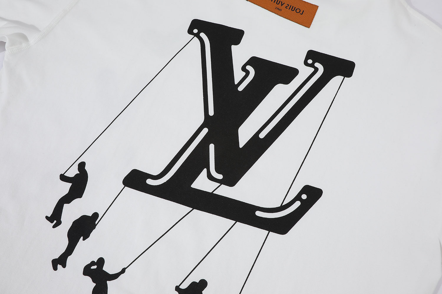 LV clothing-206