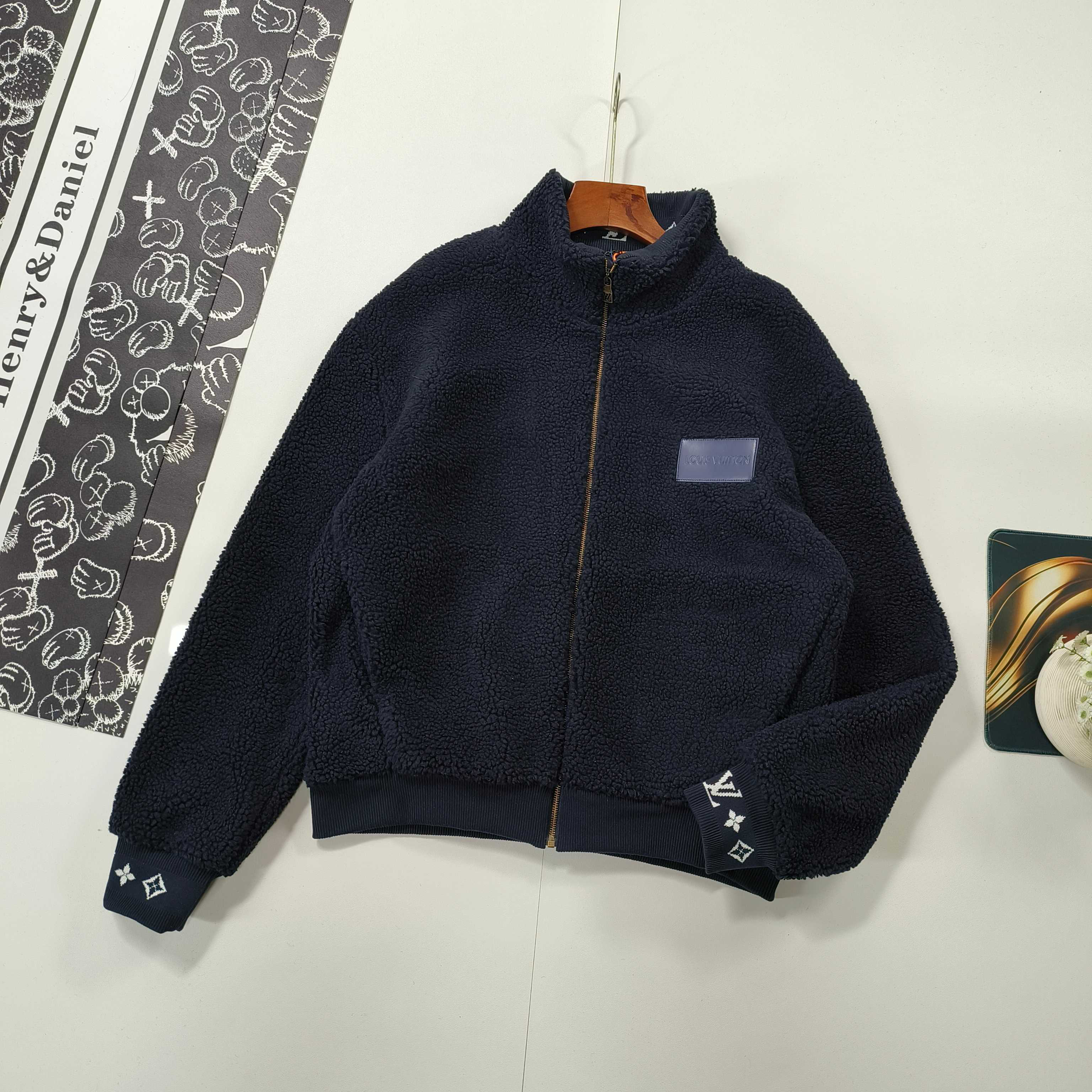 LV Clothing-353