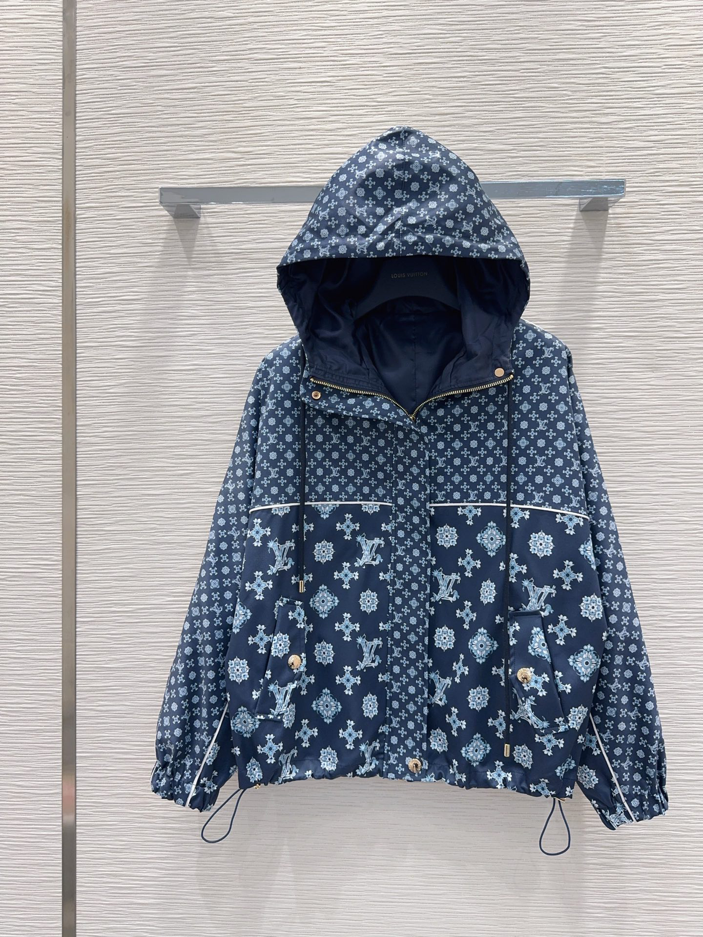 LV Clothing-271