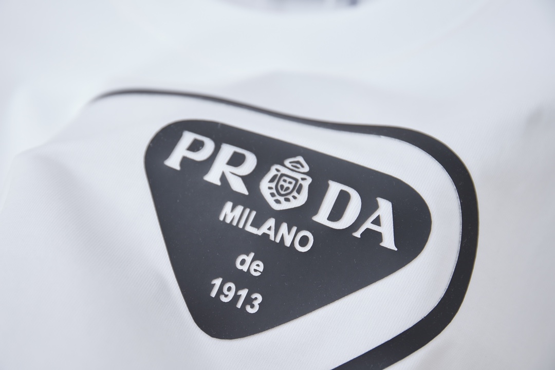 Prada clothing-234