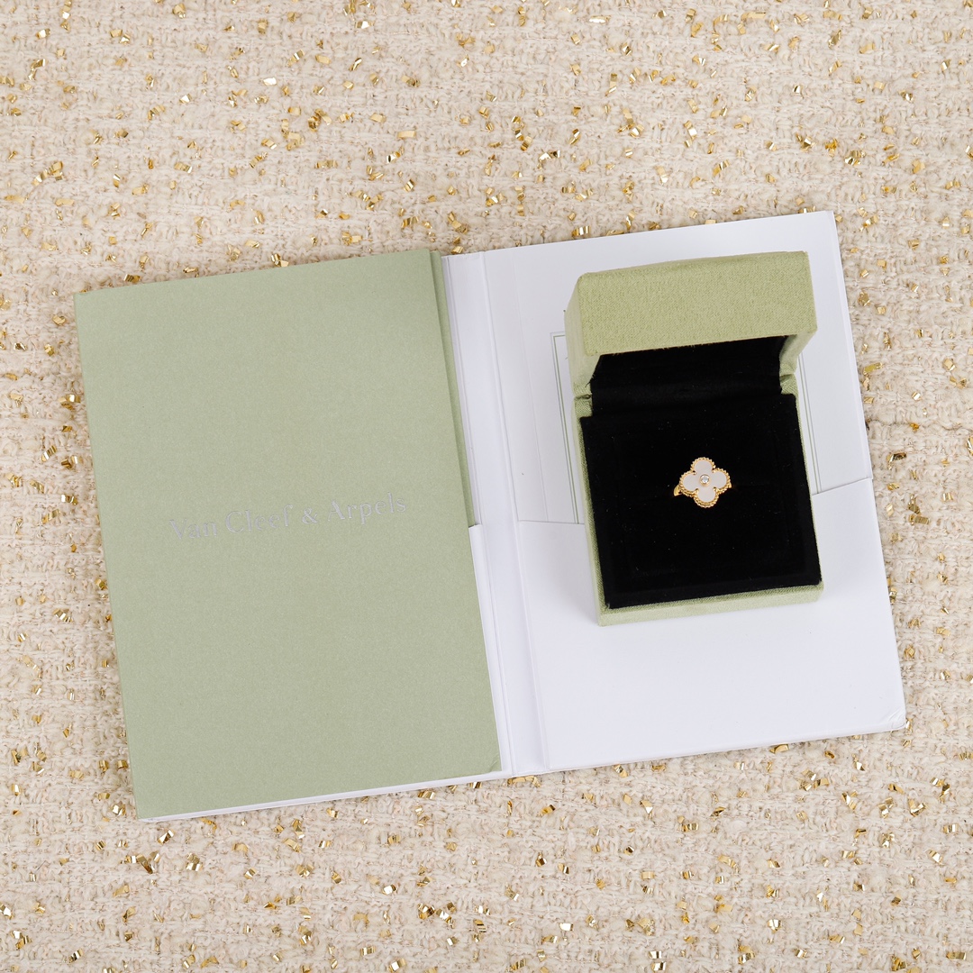 Van Cleef & Arpels ring-44