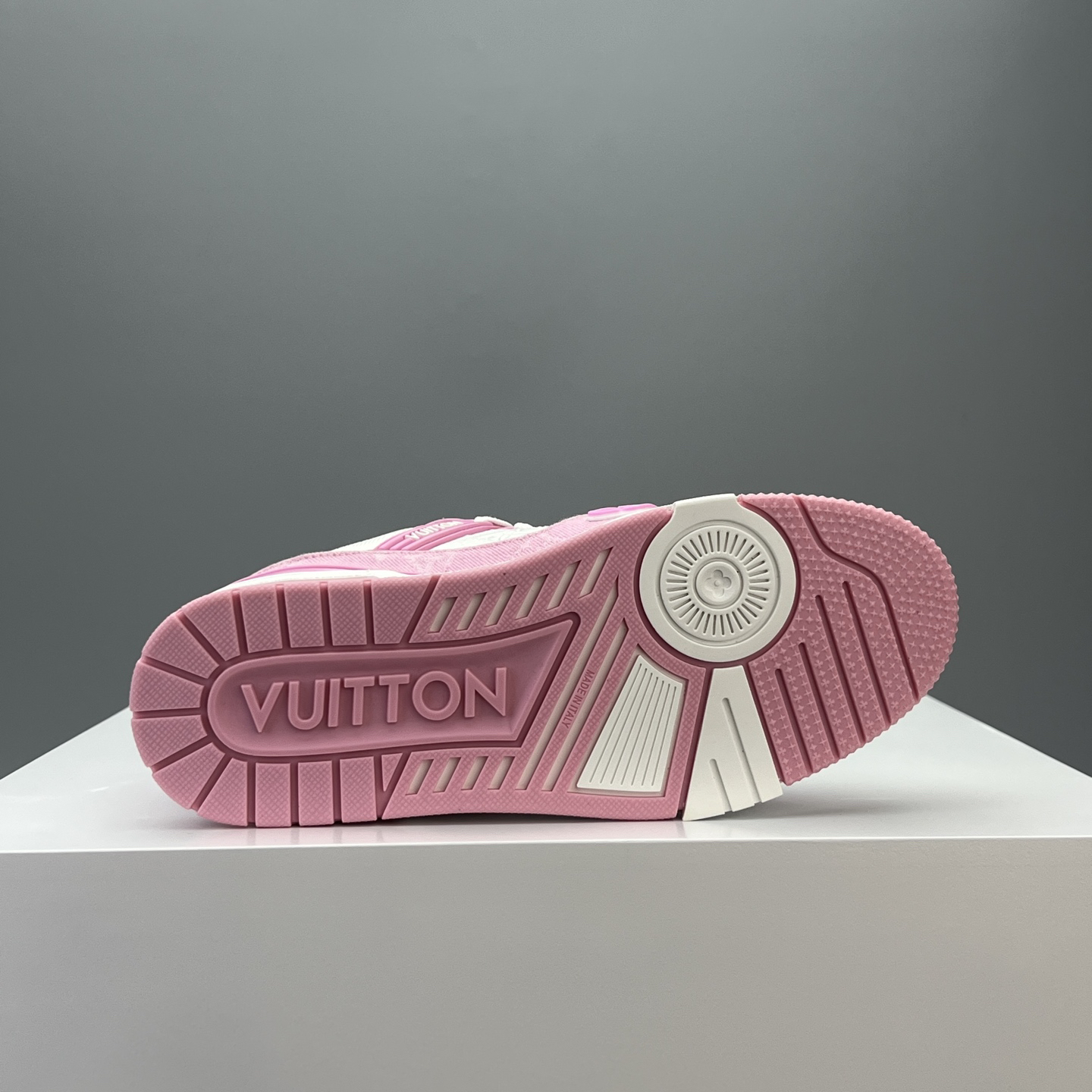 Lv Sneakers-132