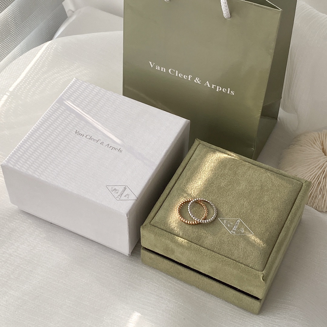 Van Cleef & Arpels ring-96