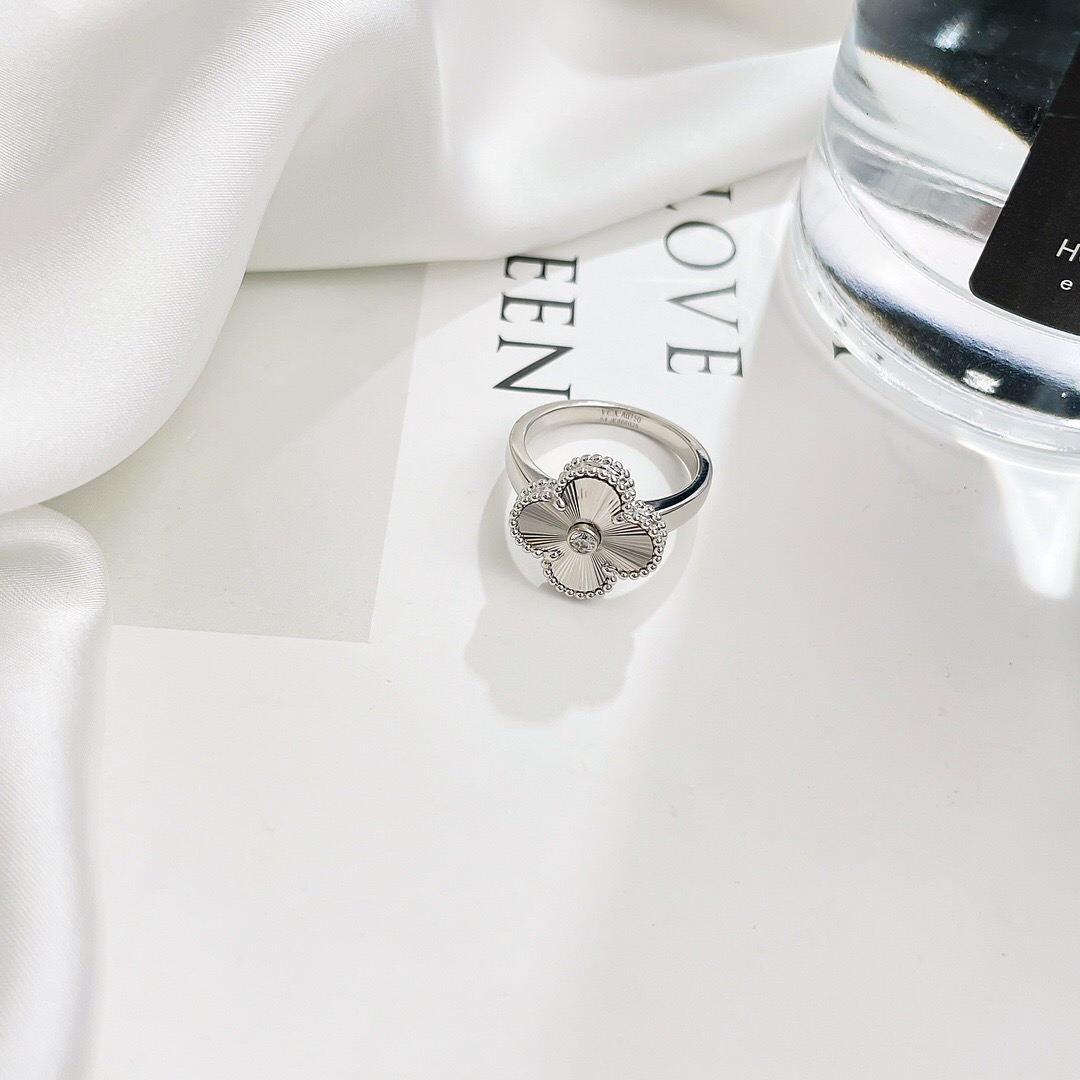 Van Cleef & Arpels ring-17