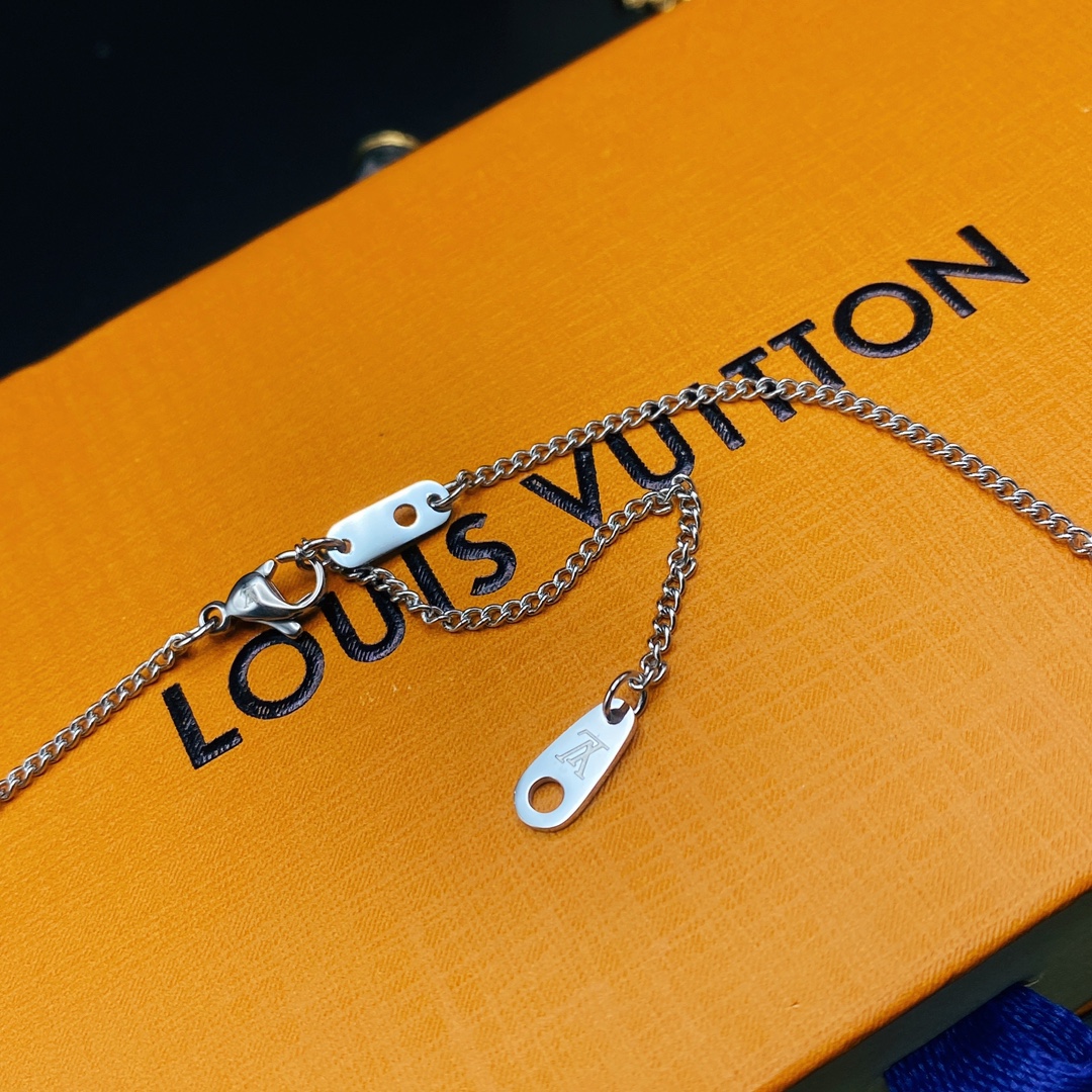 LV necklace-35