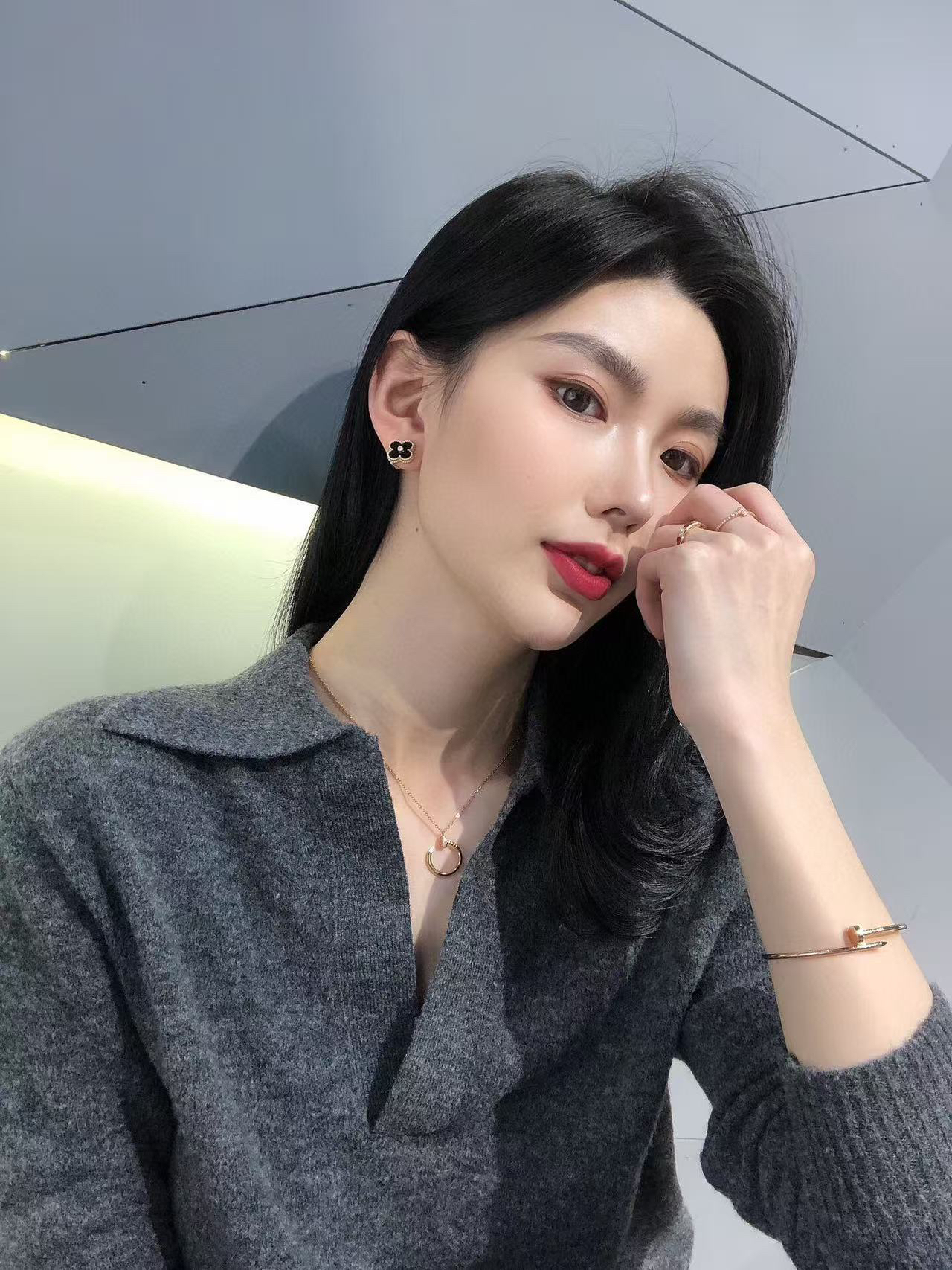 Van Cleef & Arpels earring-105