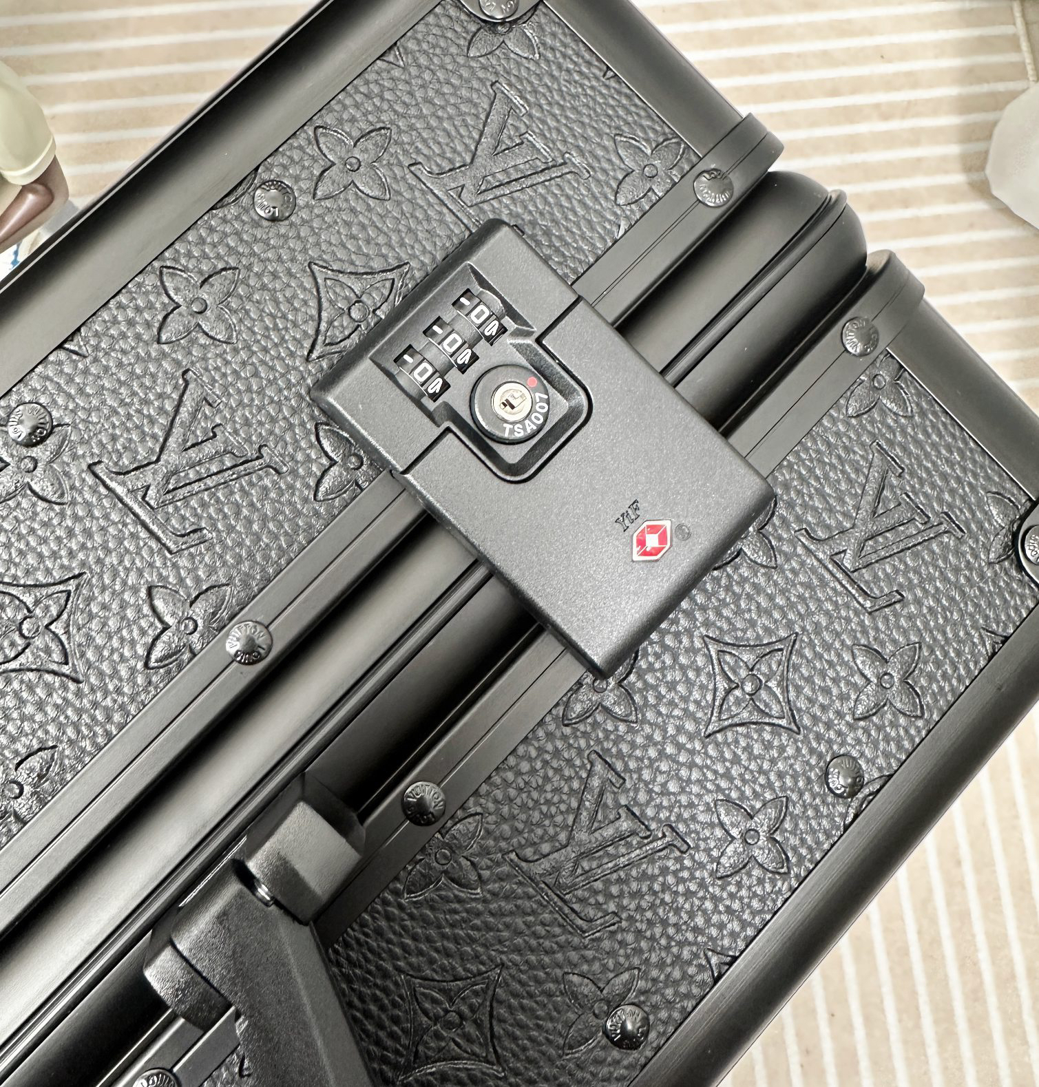 LV luggage-103
