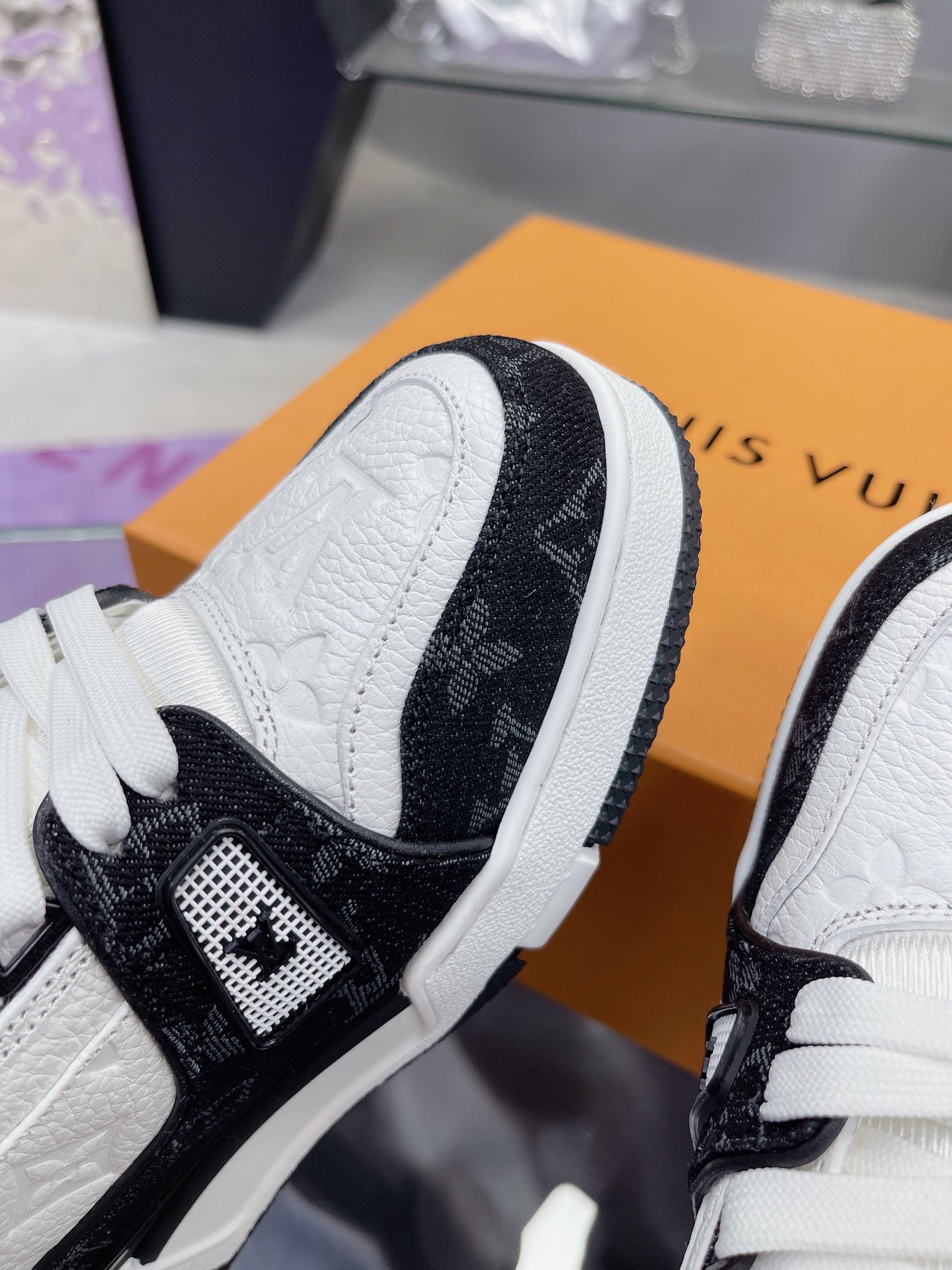 Lv Sneakers-244