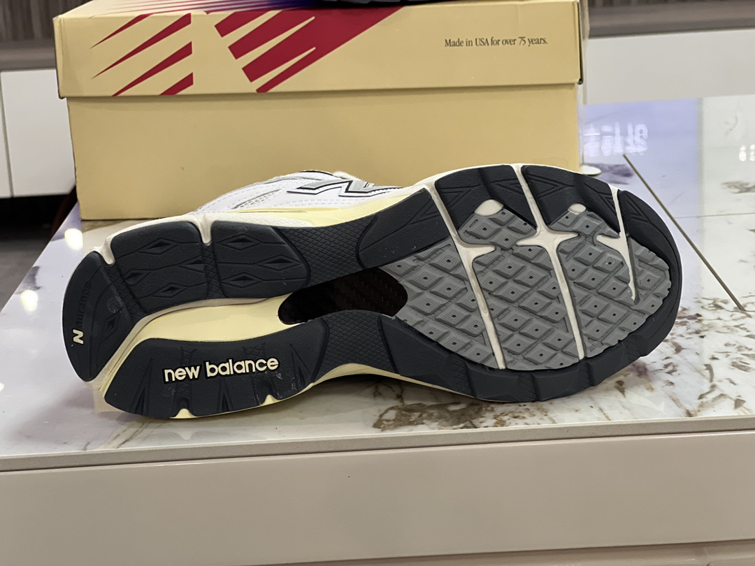New Balance Sneakers-148