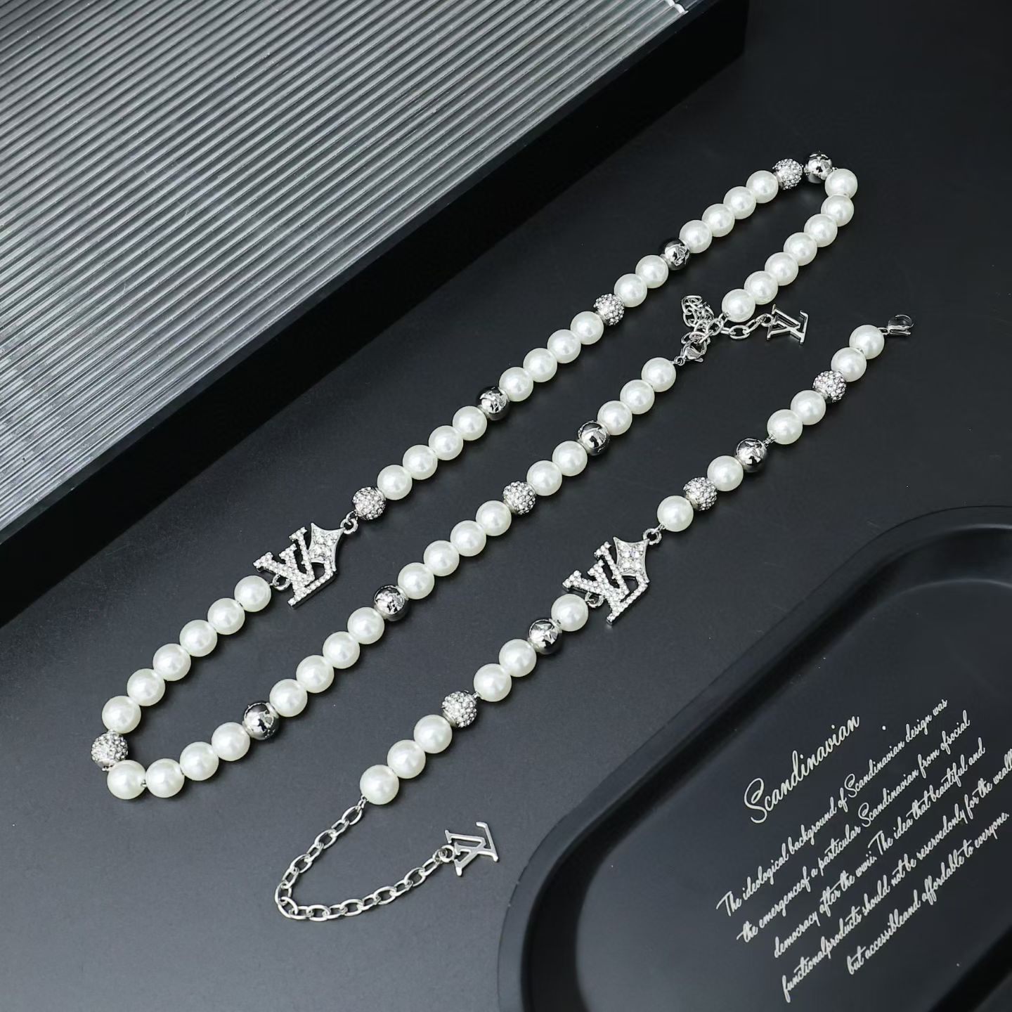 LV necklace-31