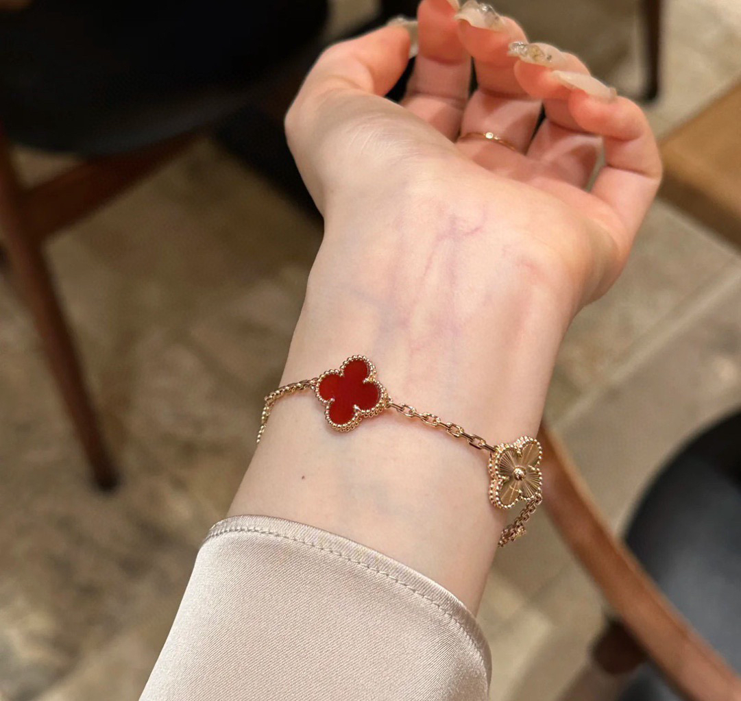 Van Cleef & Arpels Bracelet-90