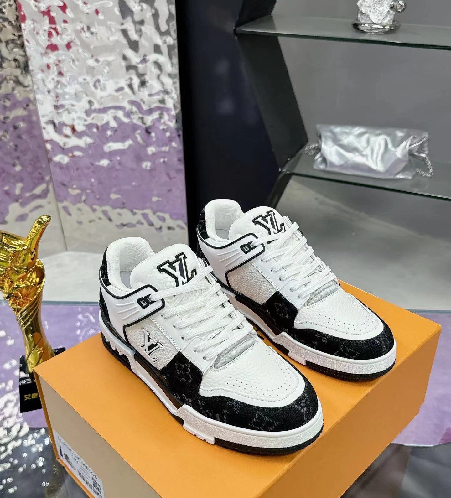 Lv Sneakers-40