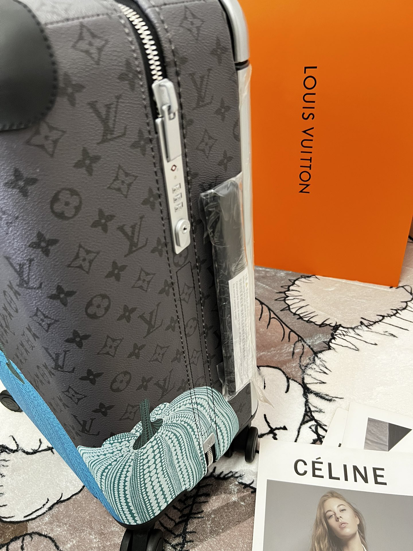 LV luggage-18