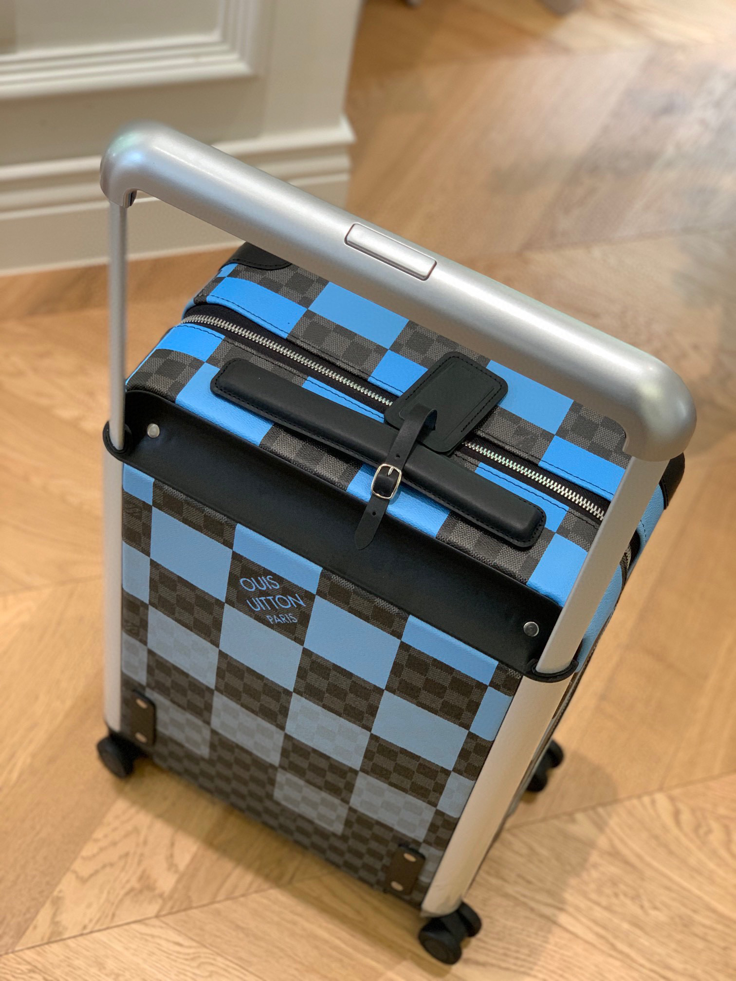 LV luggage-15