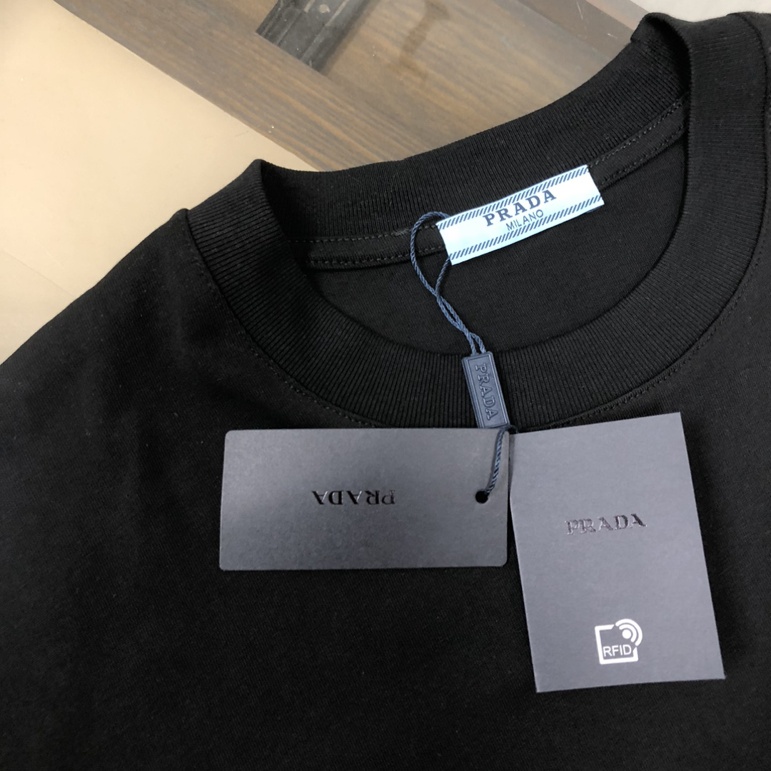 Prada clothing-272