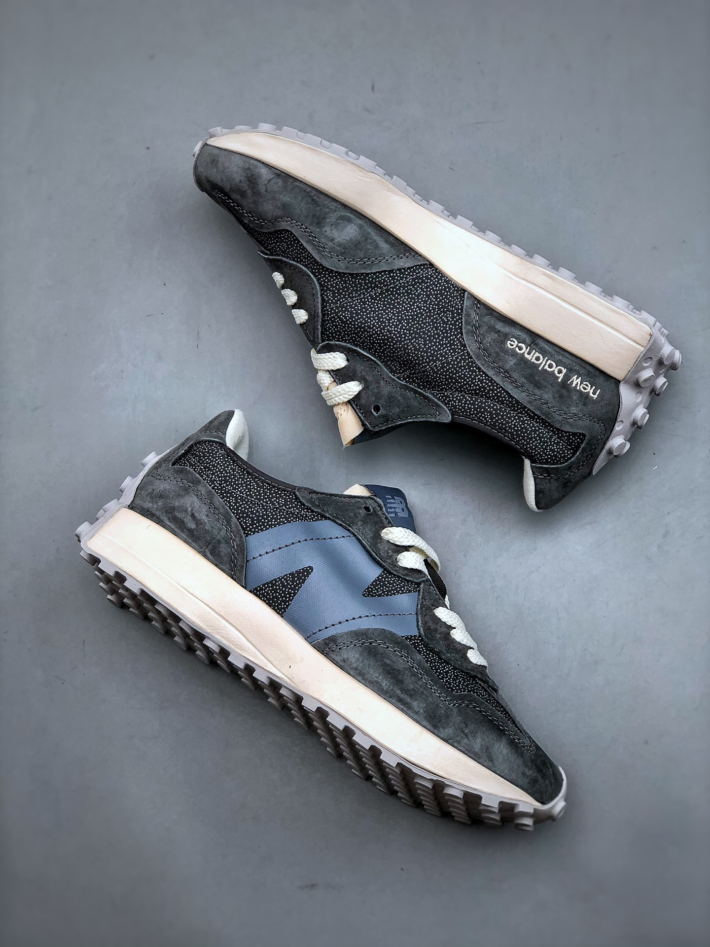 New Balance Sneakers-324