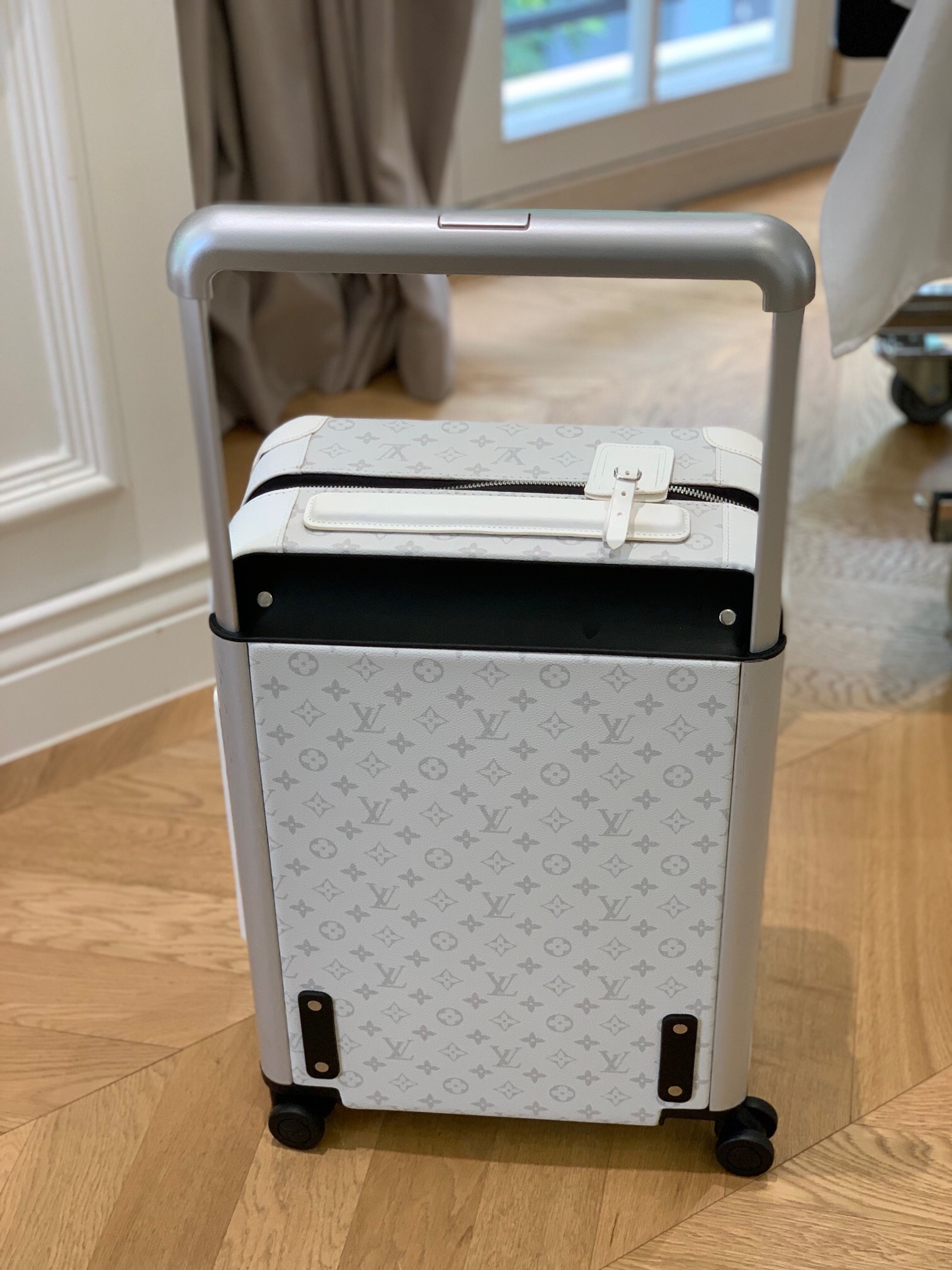LV luggage-8