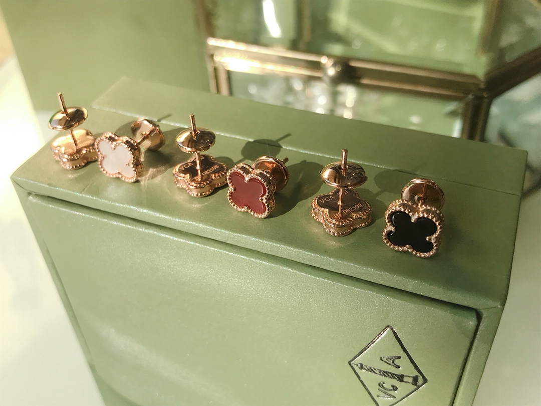 Van Cleef & Arpels earring-25