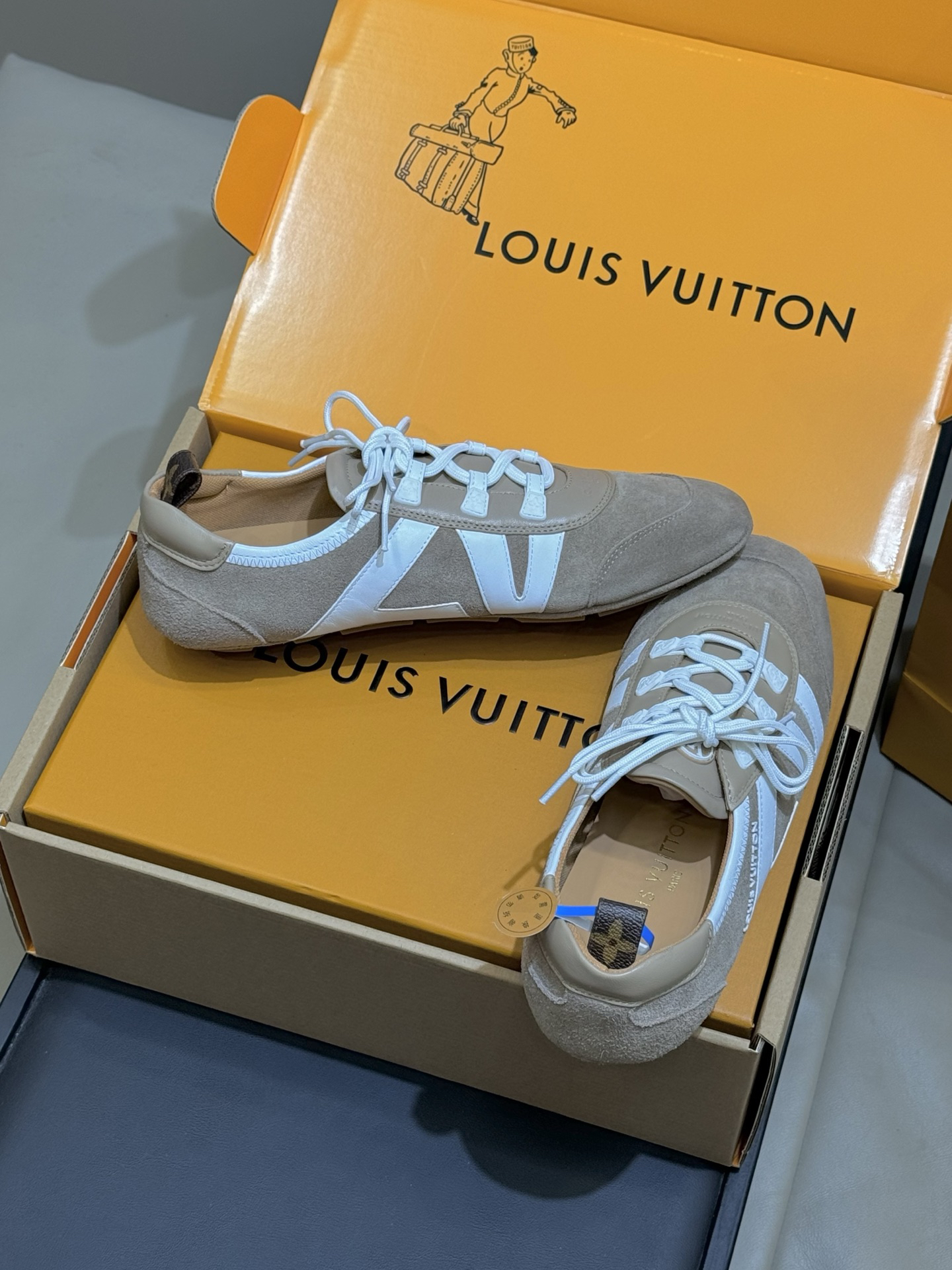 Lv Sneakers-229