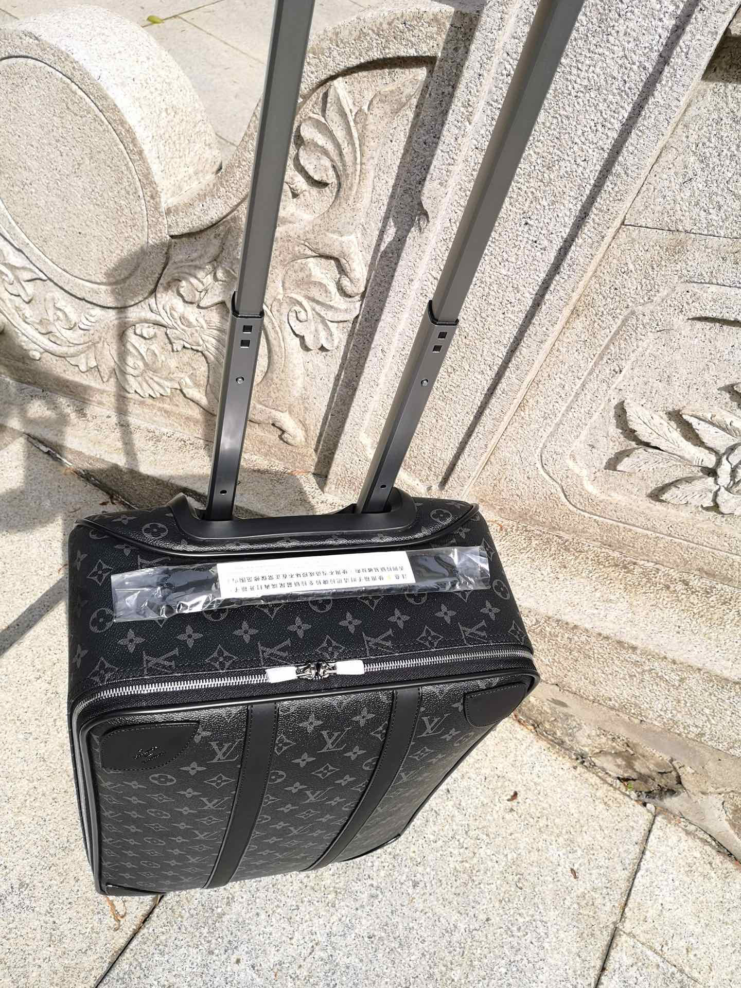 LV luggage-88