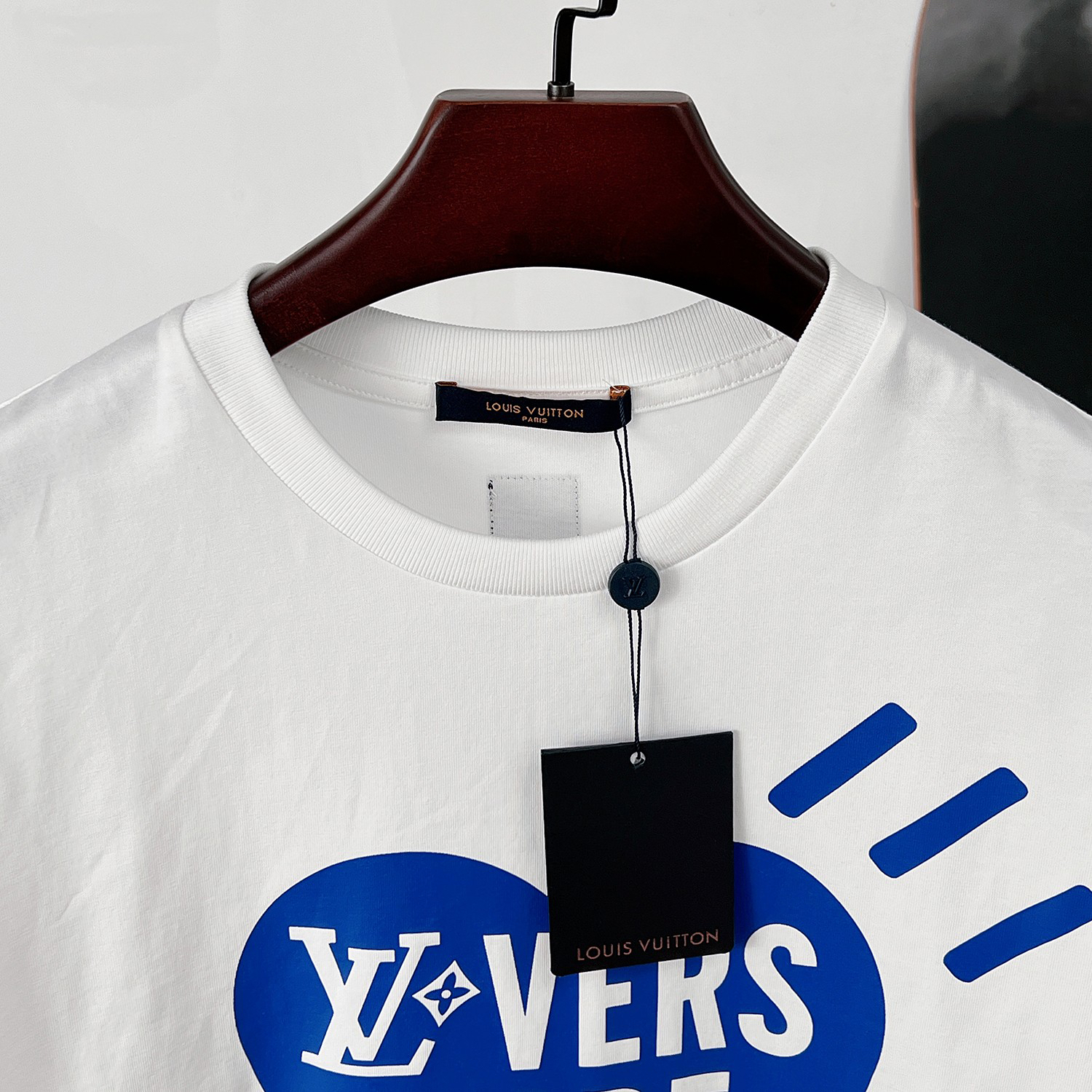 LV clothing-159