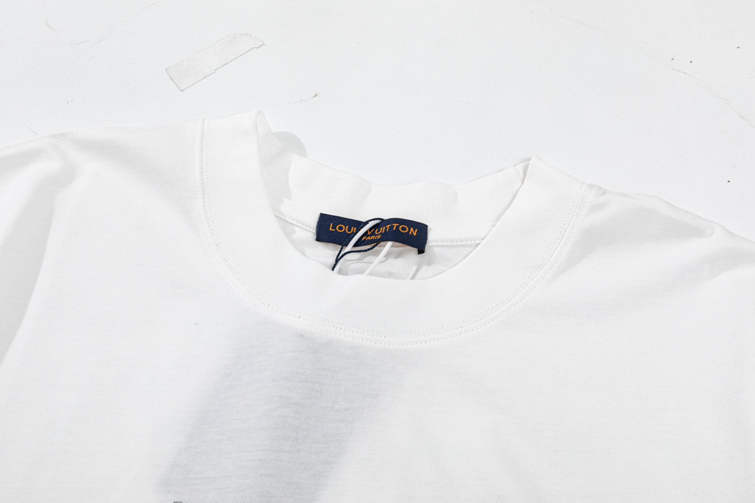LV clothing-177