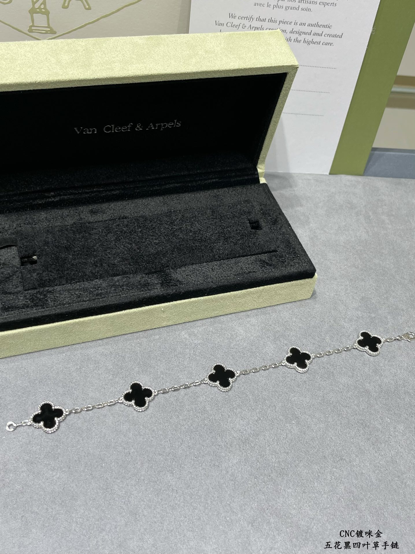 Van Cleef & Arpels Bracelet-110