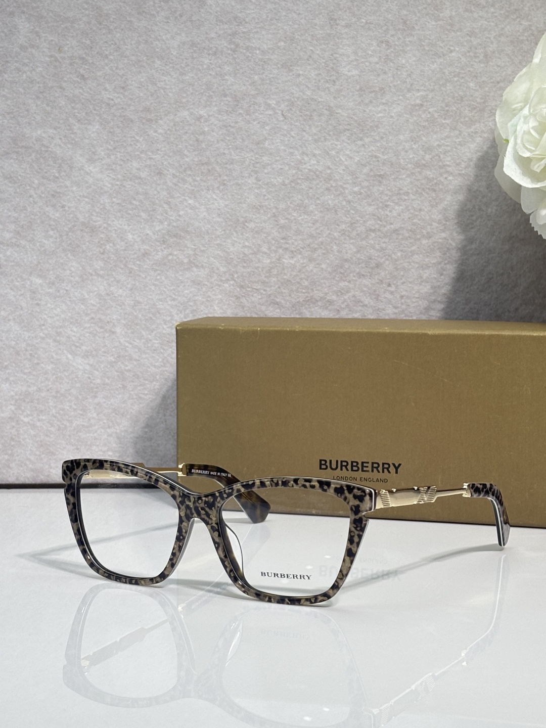 Burberry glasses-5