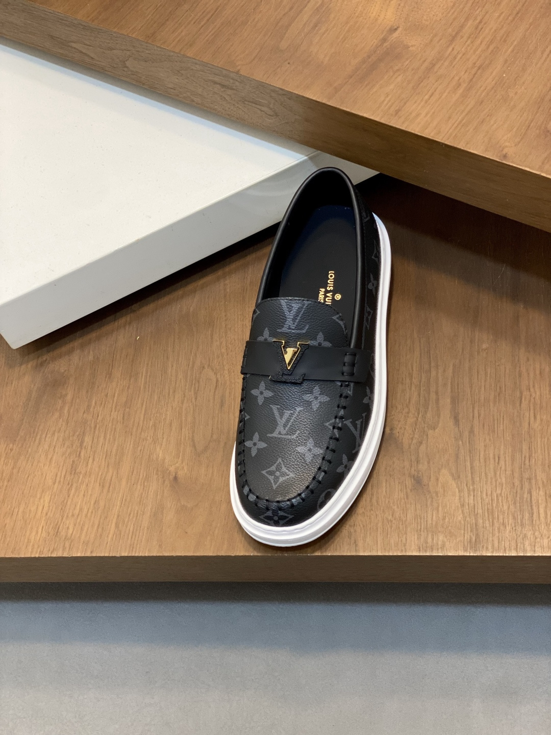 Lv Sneakers-101