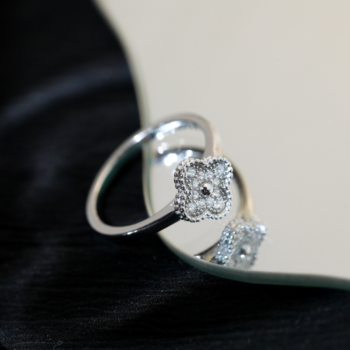 Van Cleef & Arpels ring-106