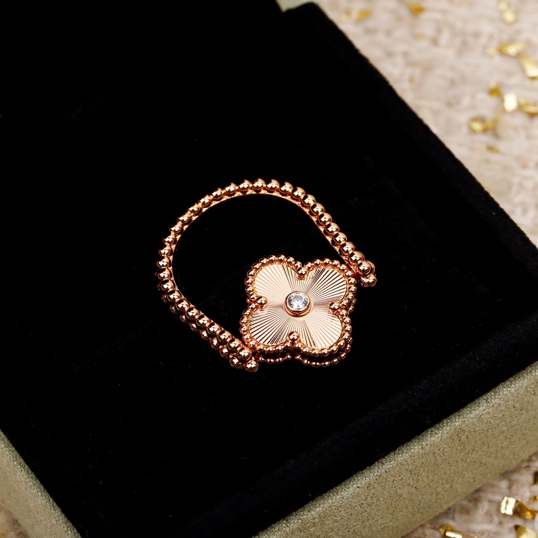 Van Cleef & Arpels ring-76