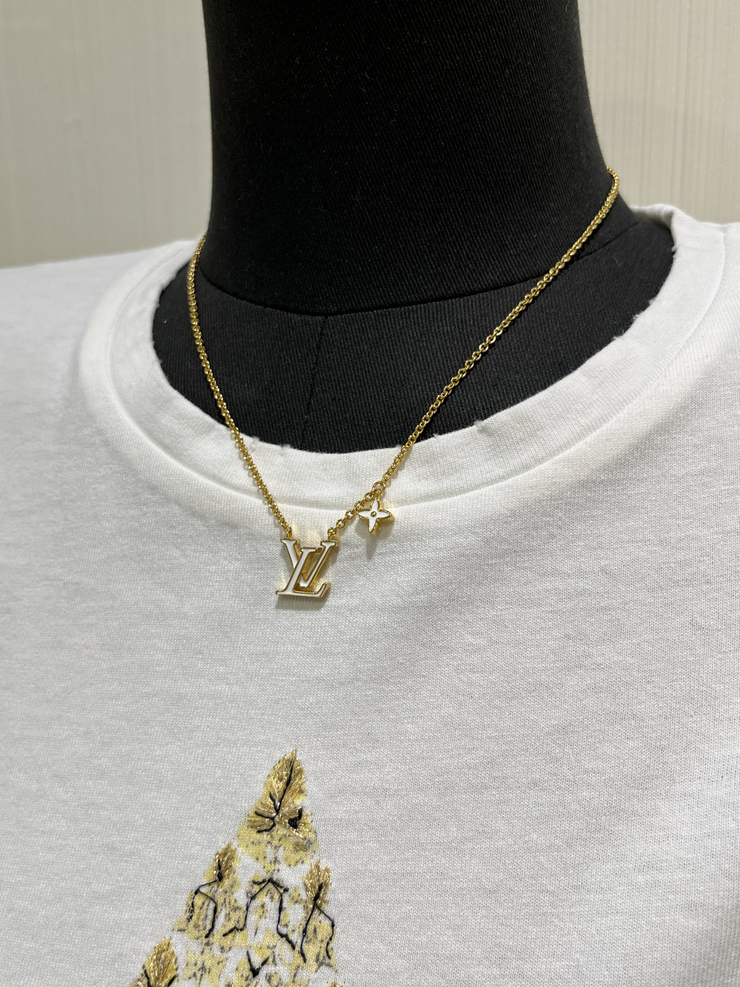 LV necklace-71