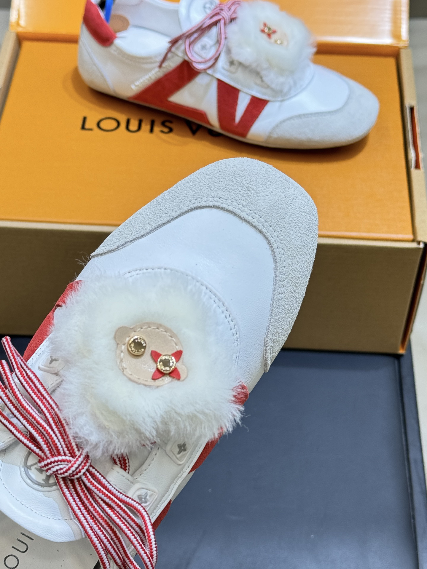 Lv Sneakers-231