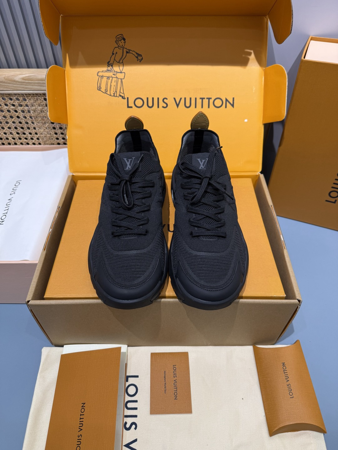 Lv Sneakers-173