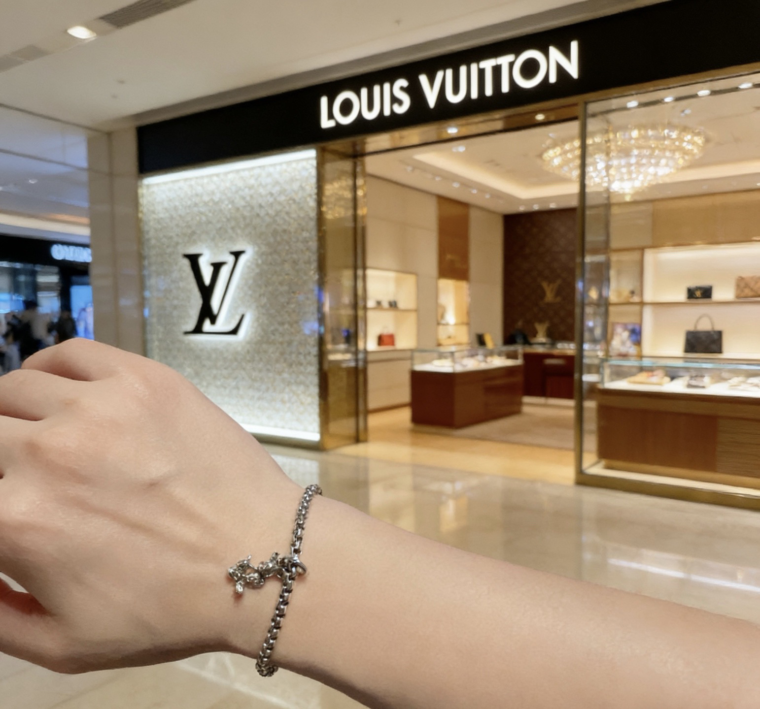 LV Bracelet-85