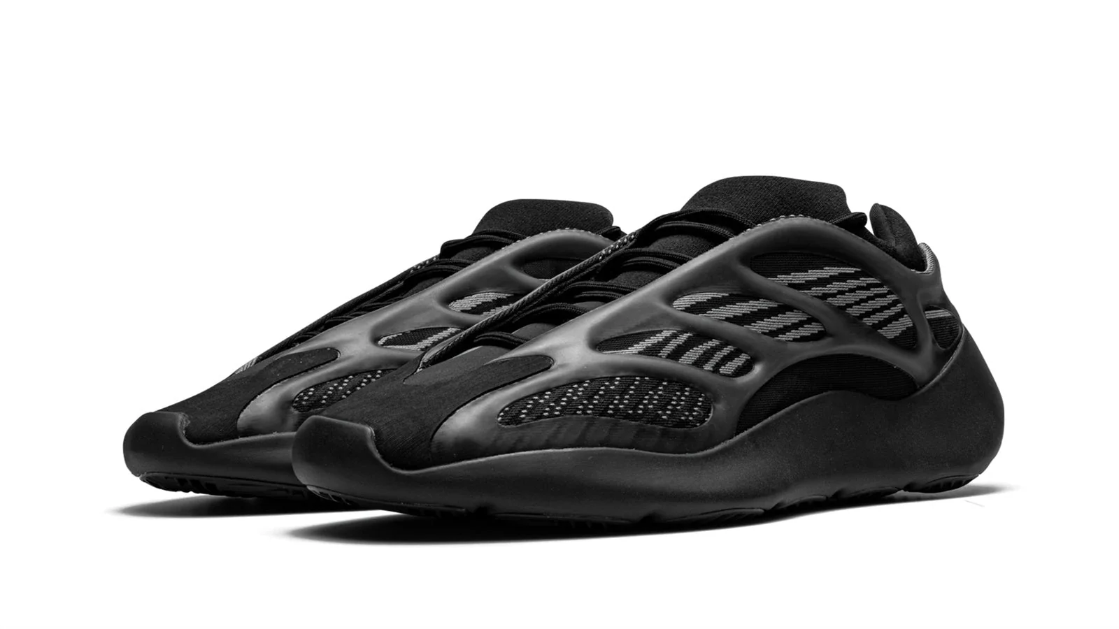 YEEZY 700 V3 