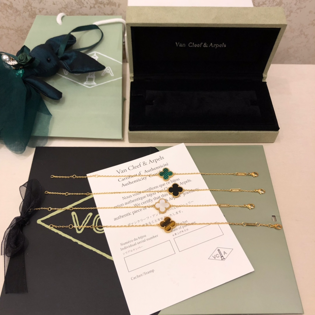 Van Cleef & Arpels Bracelet-32