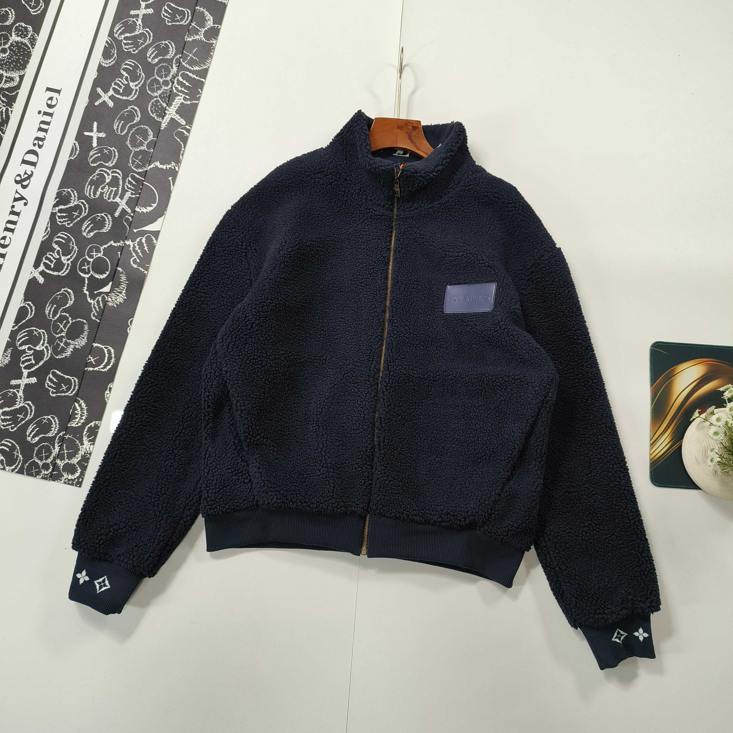 LV Clothing-353