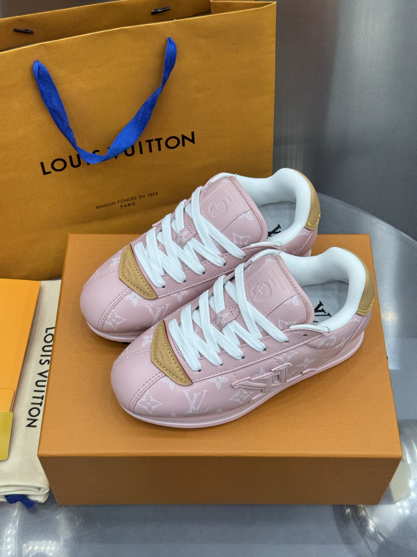 Lv Sneakers-220