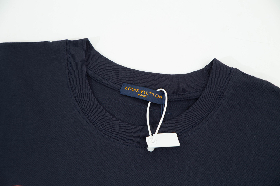 LV clothing-69