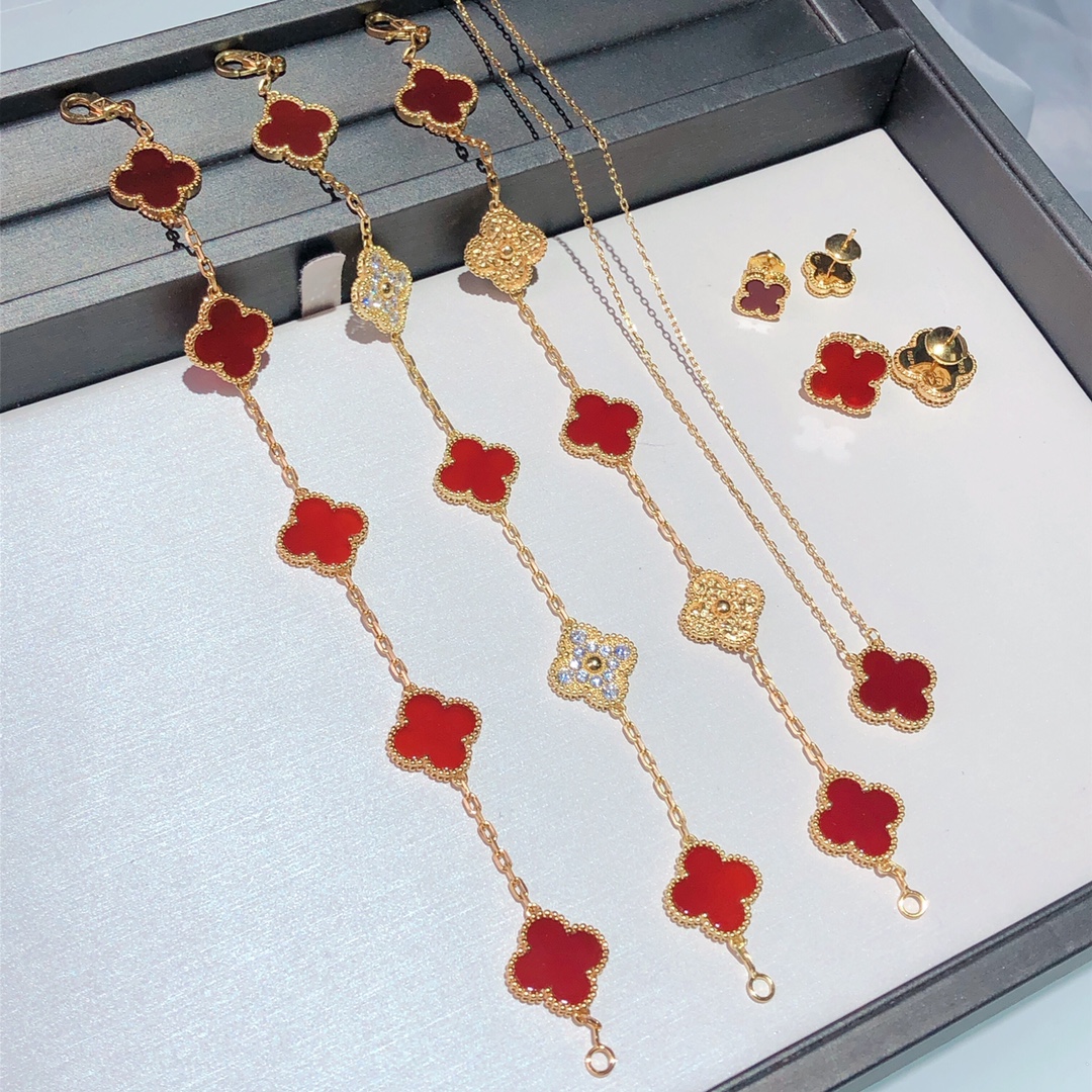 Van Cleef & Arpels Bracelet-119