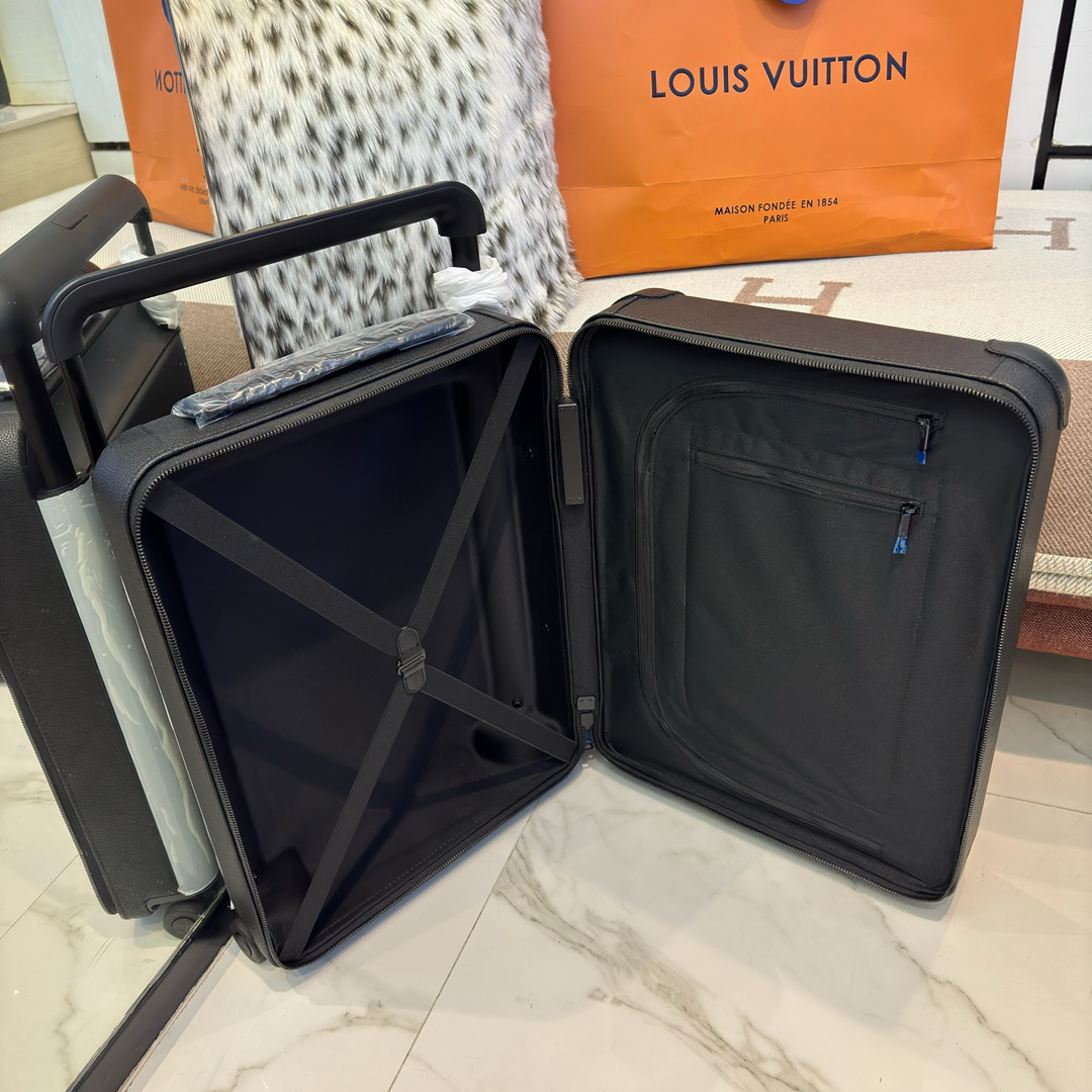 LV luggage-75