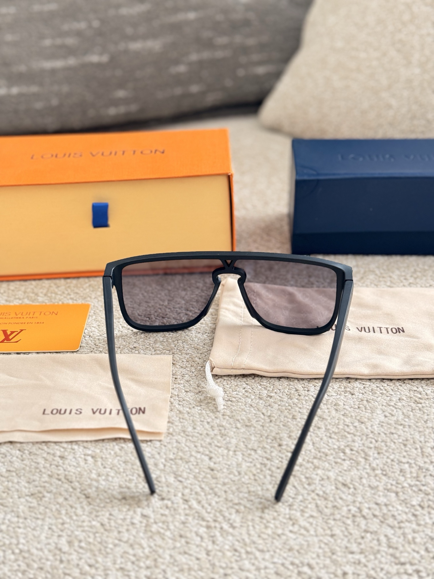 LV glasses-30