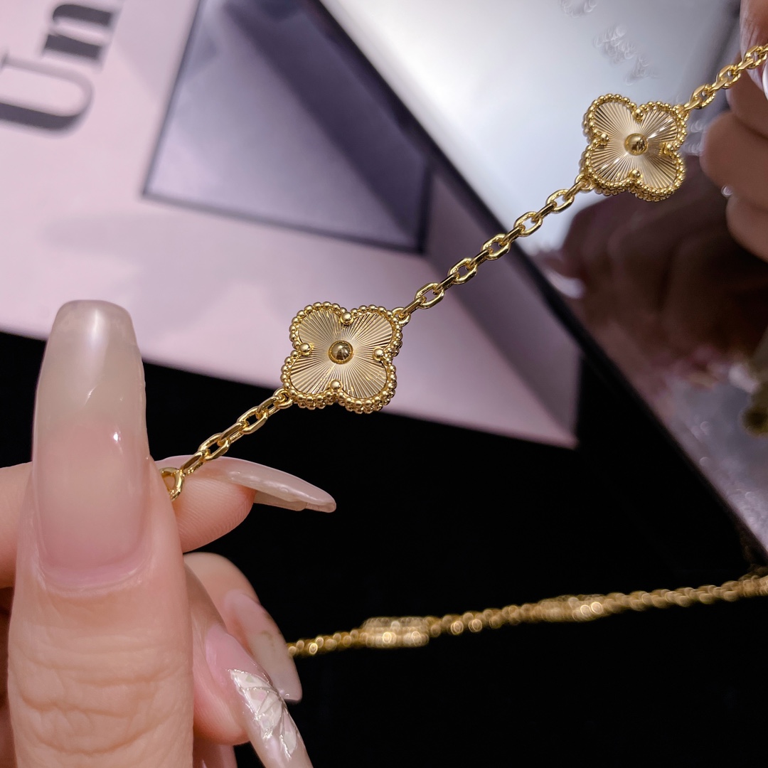 Van Cleef & Arpels Bracelet-124