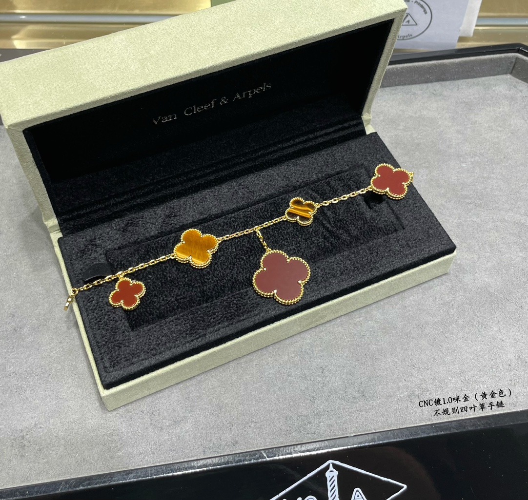 Van Cleef & Arpels Bracelet-95