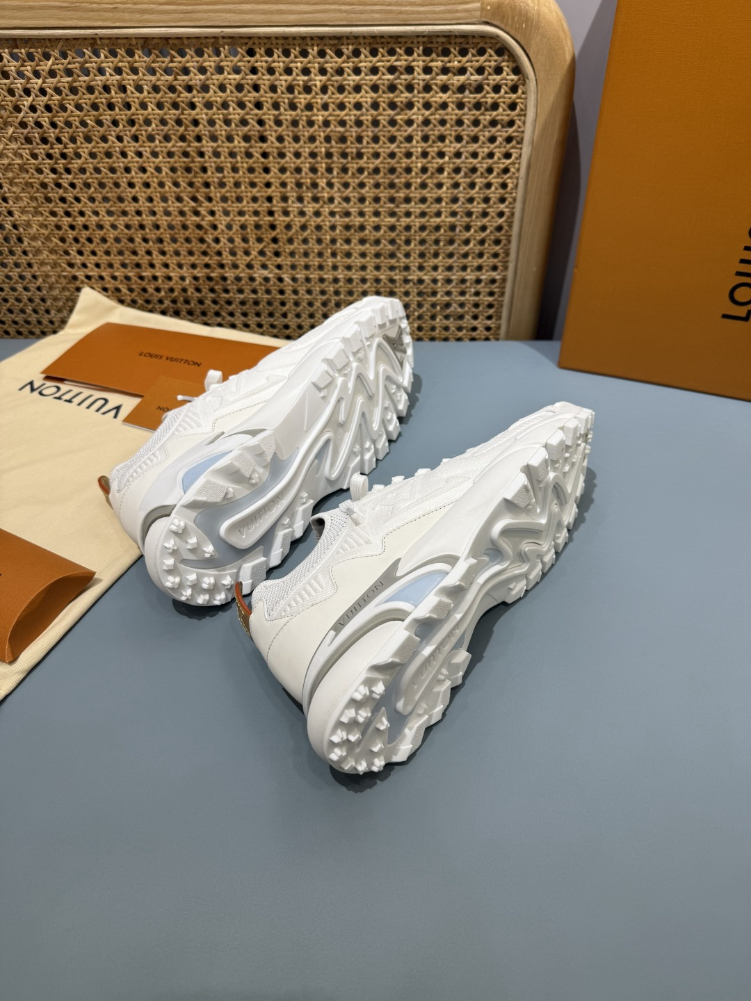 Lv Sneakers-168